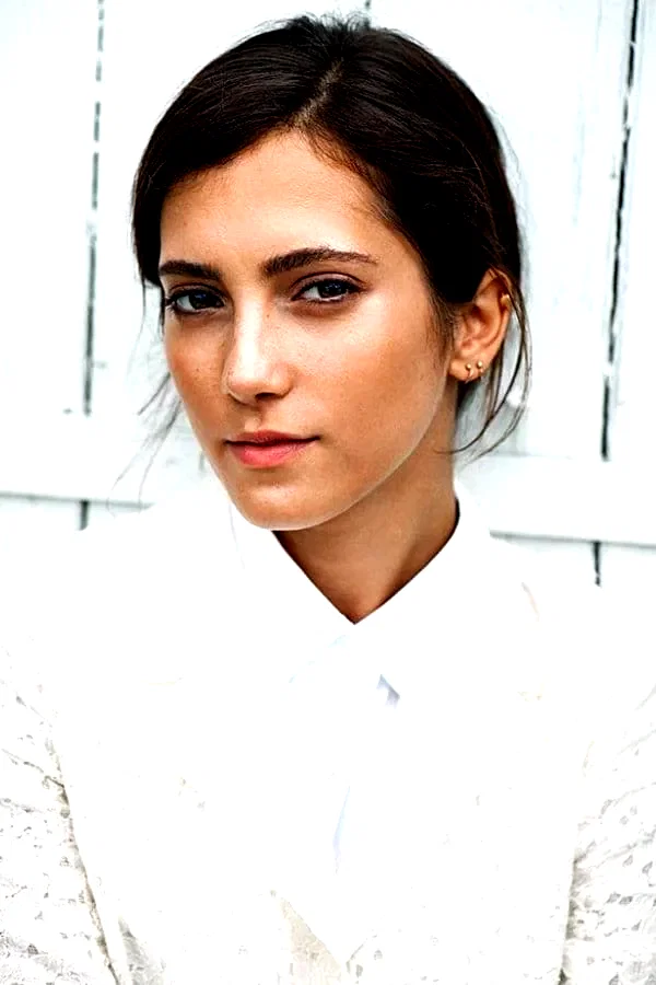 Sarah-Sofie Boussnina