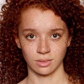 Photo star :  Erin Kellyman