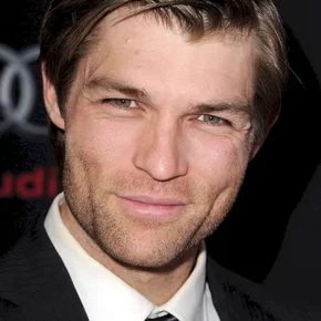 Photo star : Liam McIntyre