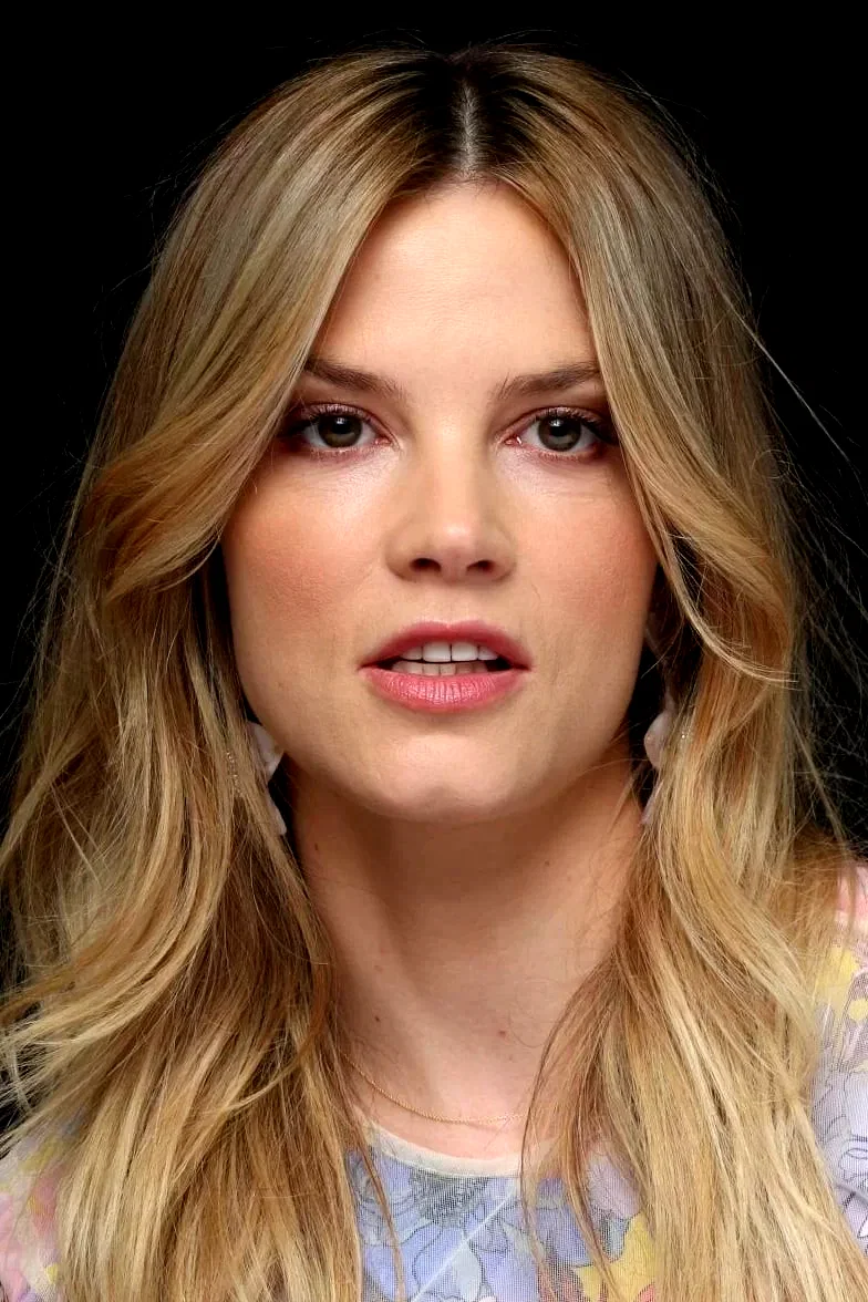  Sylvia Hoeks