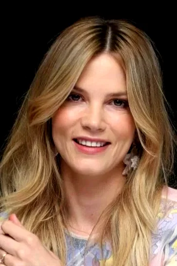  Sylvia Hoeks