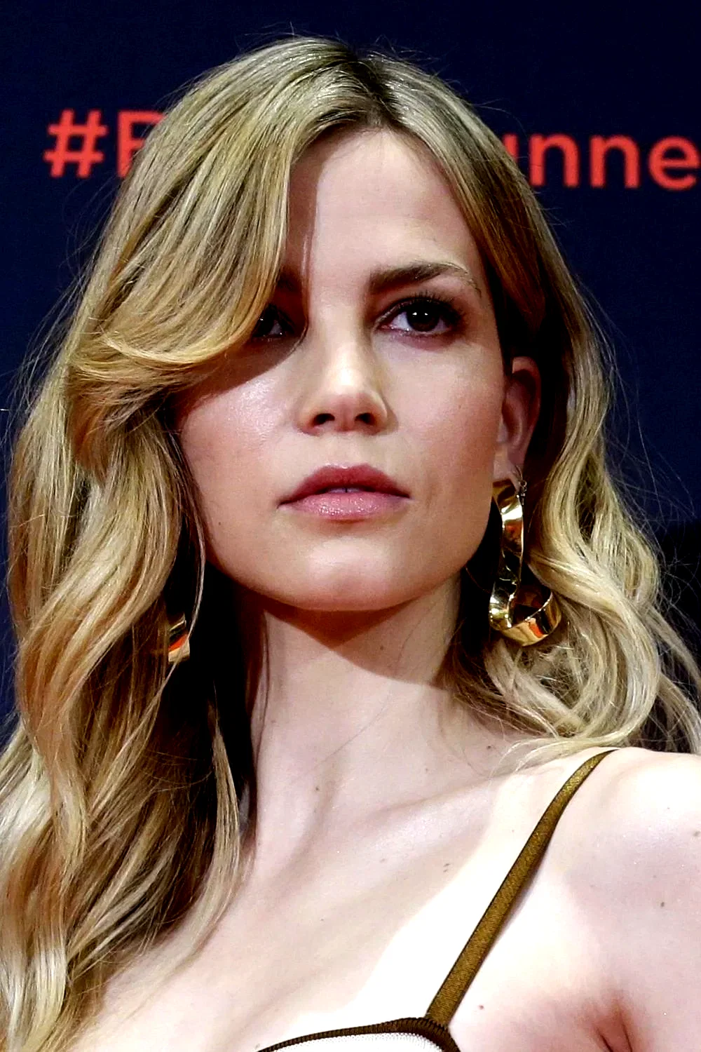  Sylvia Hoeks