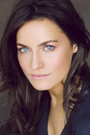  Caitlin Leahy