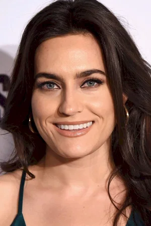  Caitlin Leahy
