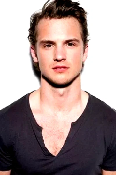 Freddie Stroma