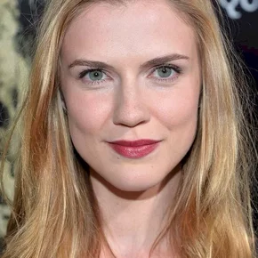 Photo star : Sara Canning