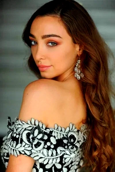  Alessandra Starr Ward