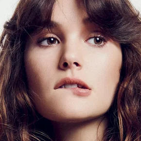 Photo star :  Sai Bennett