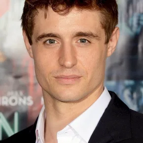 Photo star : Max Irons