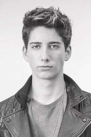  Milo Manheim photo