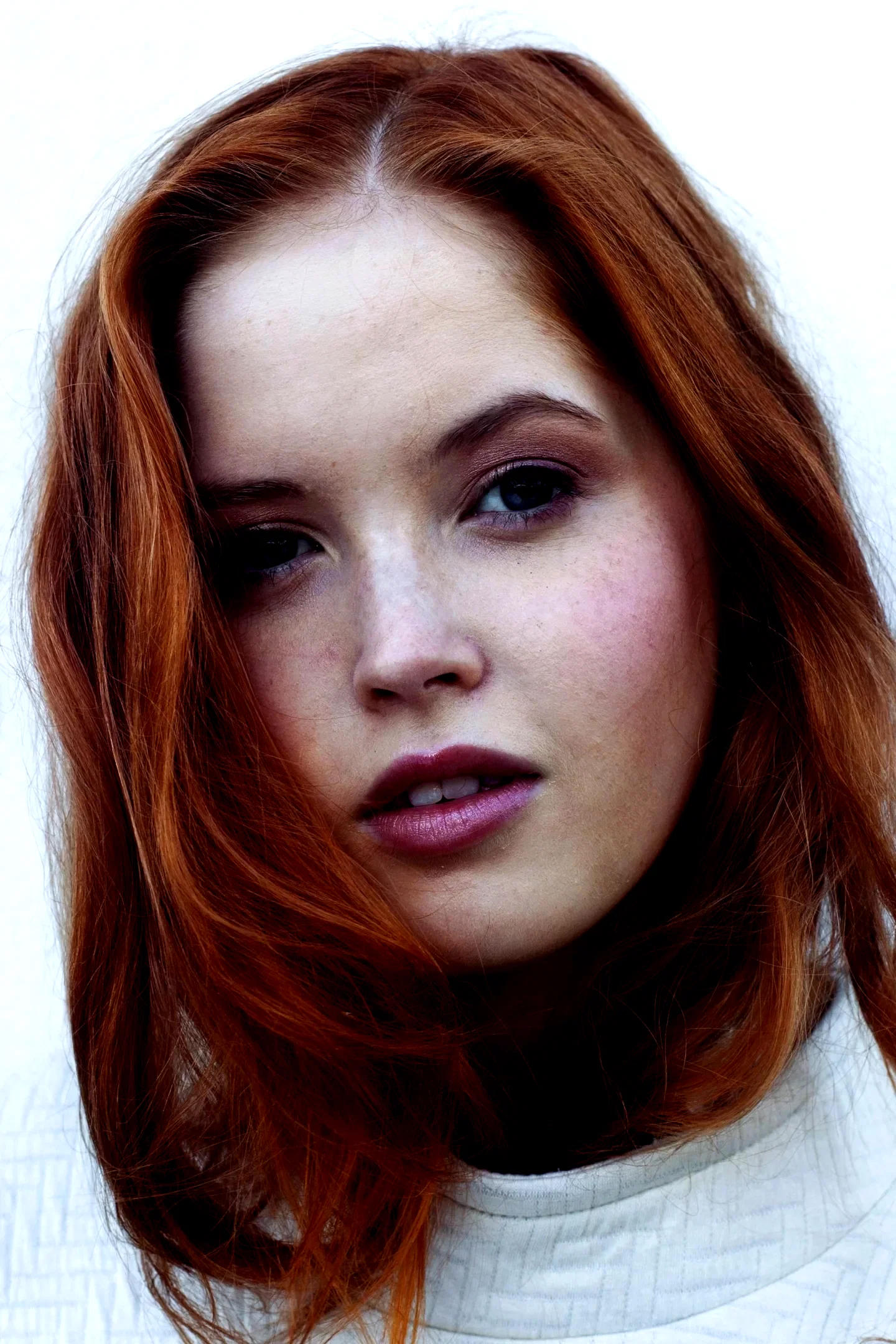  Ellie Bamber
