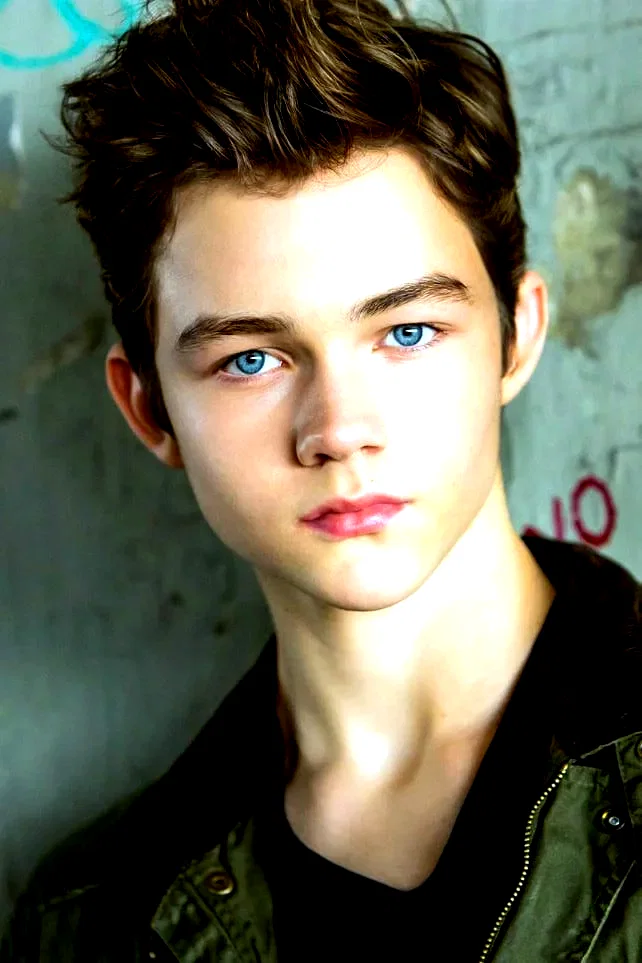  Levi Miller