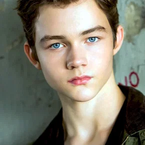 Photo star :  Levi Miller
