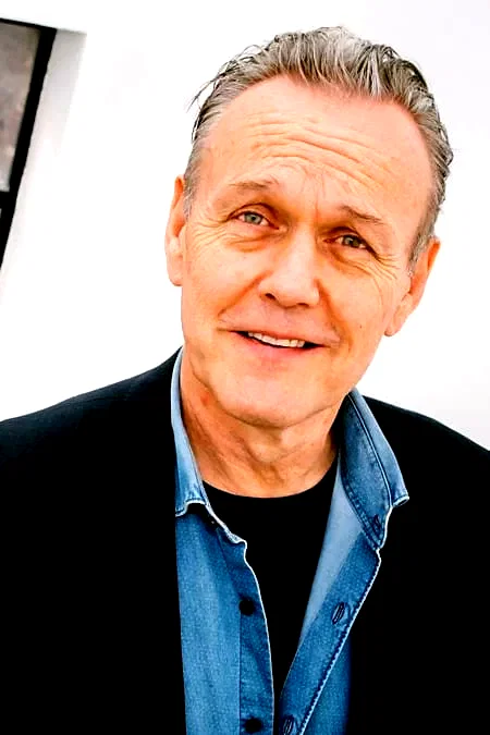  Anthony Stewart Head