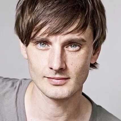  Dickie Beau