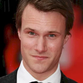Photo star :  Hugh Skinner