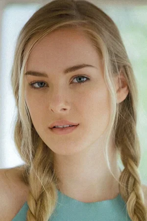  Emma Bellomy photo