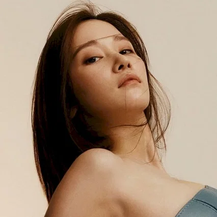  Jeon Jong-seo