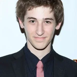  Noah Robbins