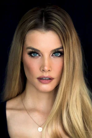  Emily Maddison
