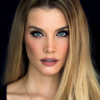  Emily Maddison