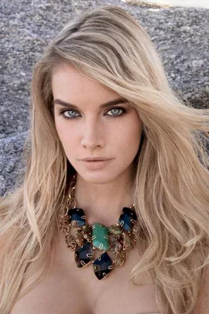  Emily Maddison photo