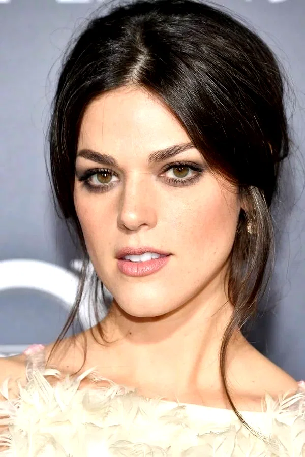  Callie Hernandez