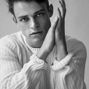 Photo star :  Thomas Doherty