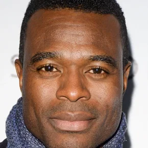 Photo star : Lyriq Bent