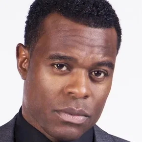 Photo star : Lyriq Bent