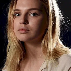 Photo star :  Odessa Young