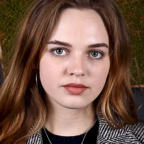 Photo star :  Odessa Young