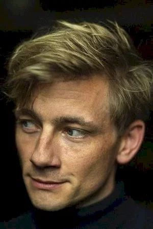  Esben Smed photo