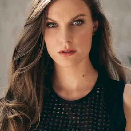  Lindsay Burdge