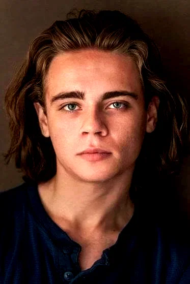  Christopher Dylan White