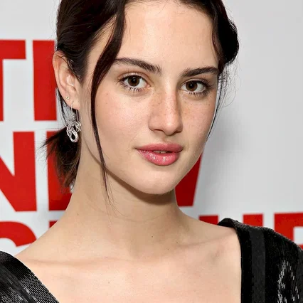  Grace Van Patten