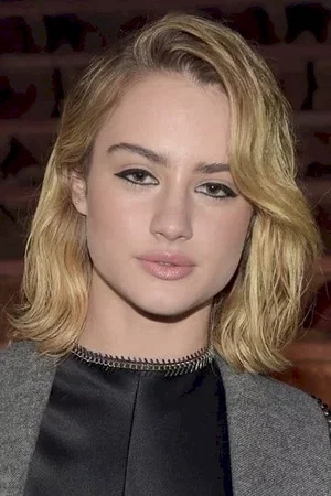  Grace Van Patten