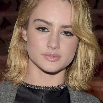  Grace Van Patten