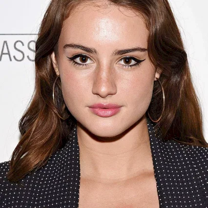  Grace Van Patten