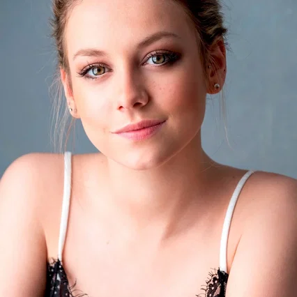  Ester Expósito