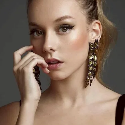  Ester Expósito