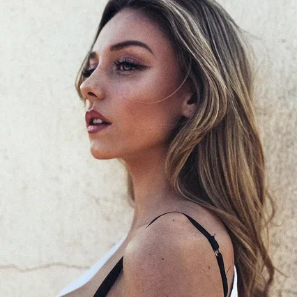  Ester Expósito