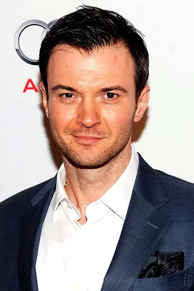  Costa Ronin
