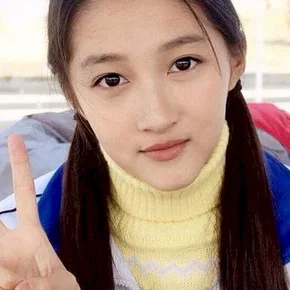 Photo star : Guan Xiaotong