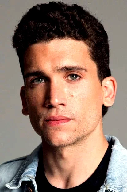  Jaime Lorente