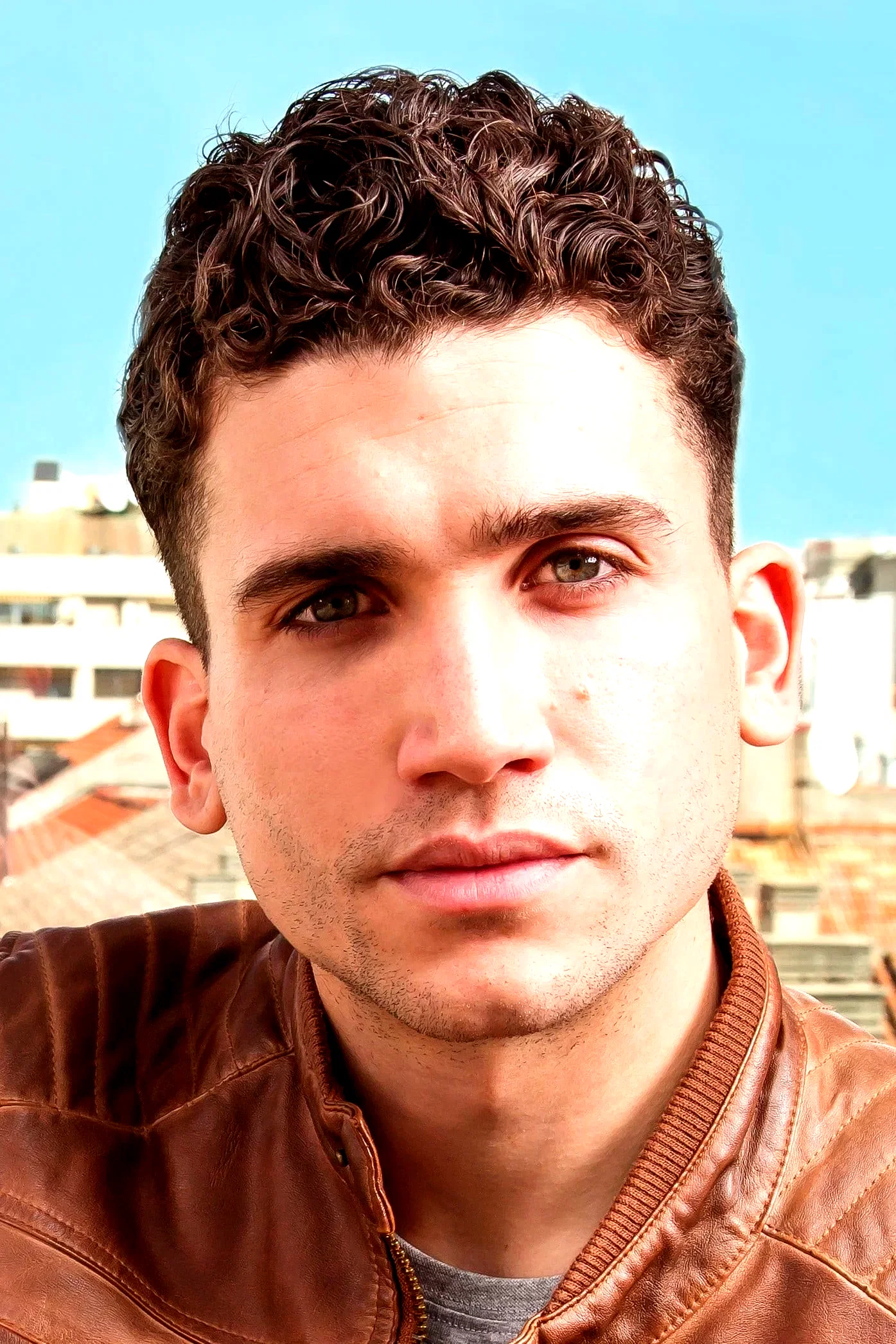  Jaime Lorente