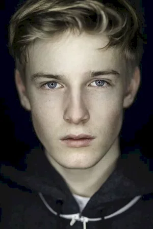 Louis Hofmann photo
