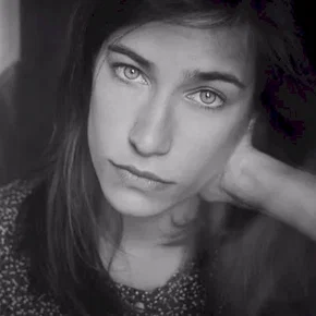 Photo star :  Charlotte Van Bervesselès