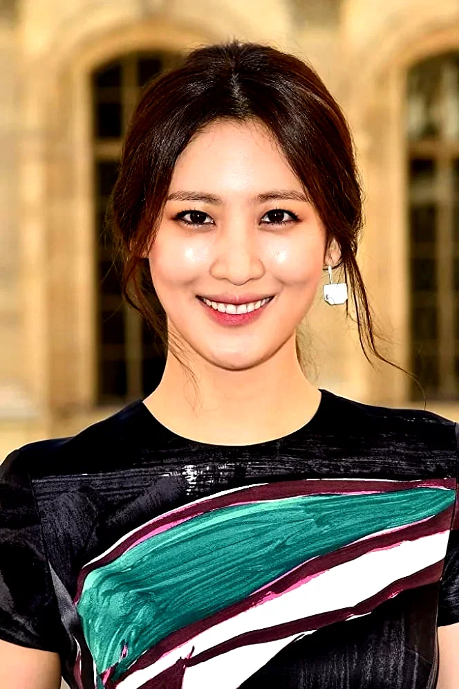  Claudia Kim