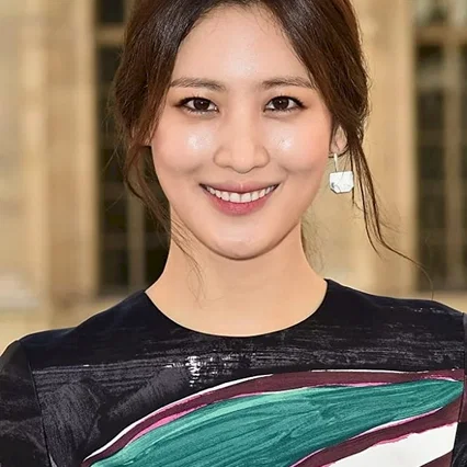  Claudia Kim